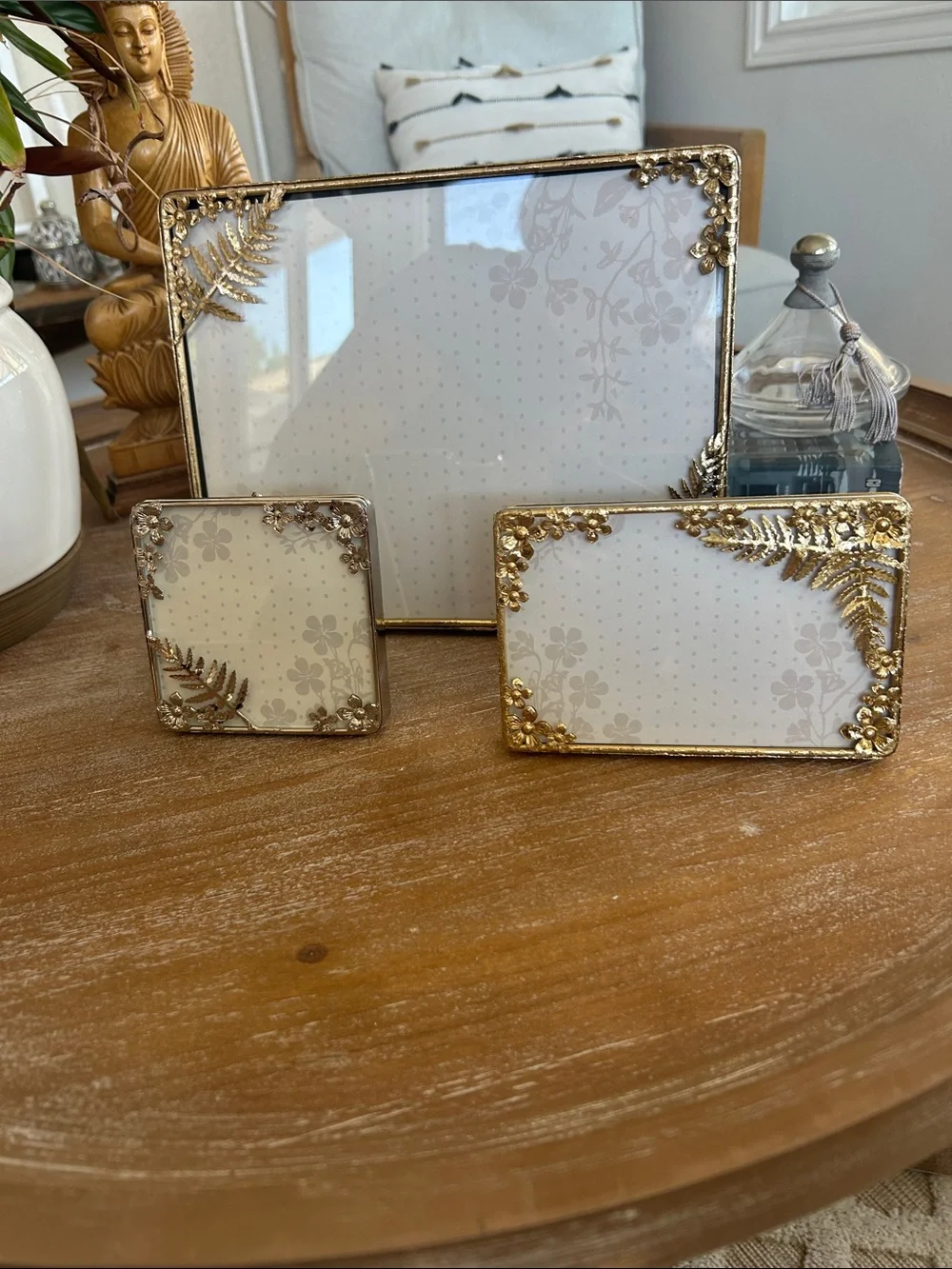 Gold Leaf Accent Picture Frame - Decorative Home Accent (Gold)